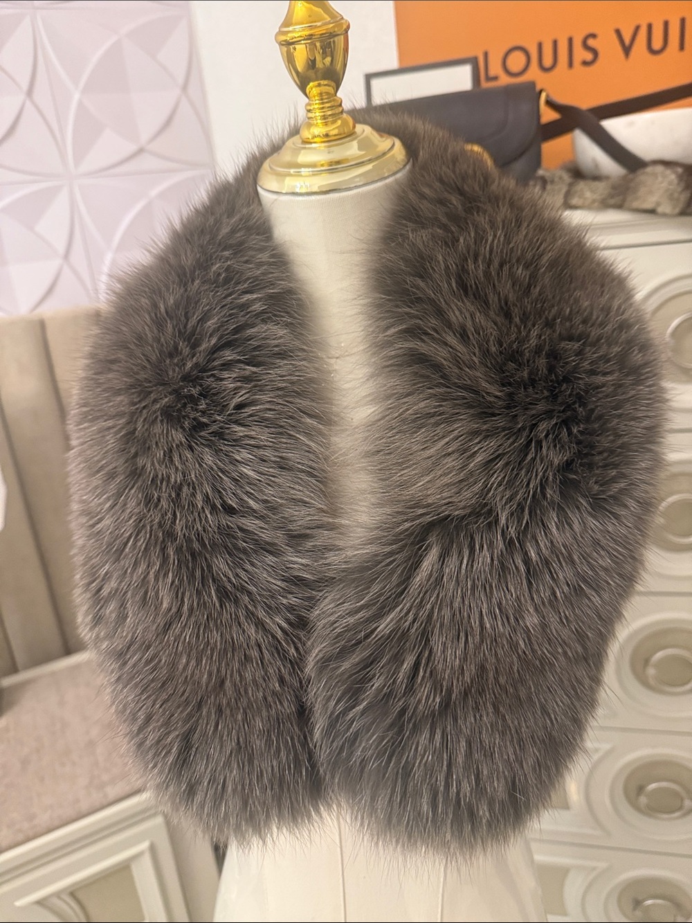 Saga taupe fix fur clip on collar